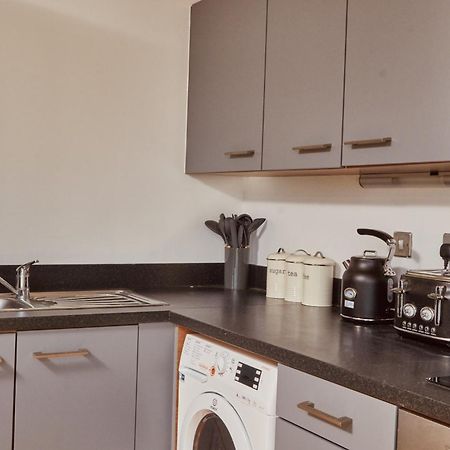 Central Leeds Dock Apt, Free Secure Parking! 2 Bed ภายนอก รูปภาพ