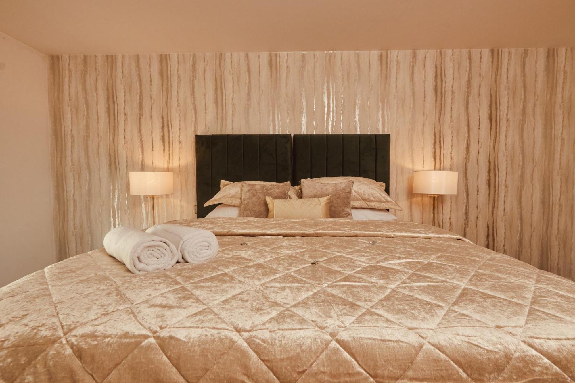 Central Leeds Dock Apt, Free Secure Parking! 2 Bed ภายนอก รูปภาพ