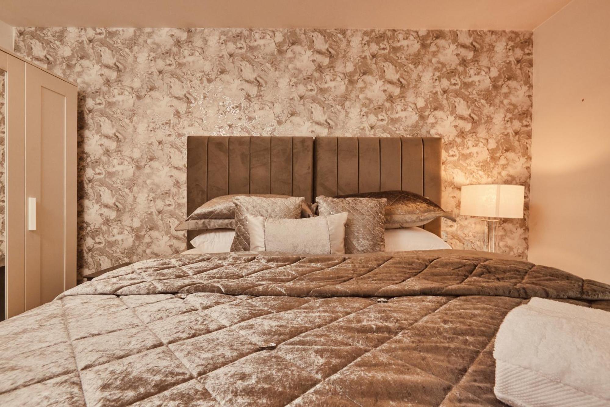 Central Leeds Dock Apt, Free Secure Parking! 2 Bed ภายนอก รูปภาพ