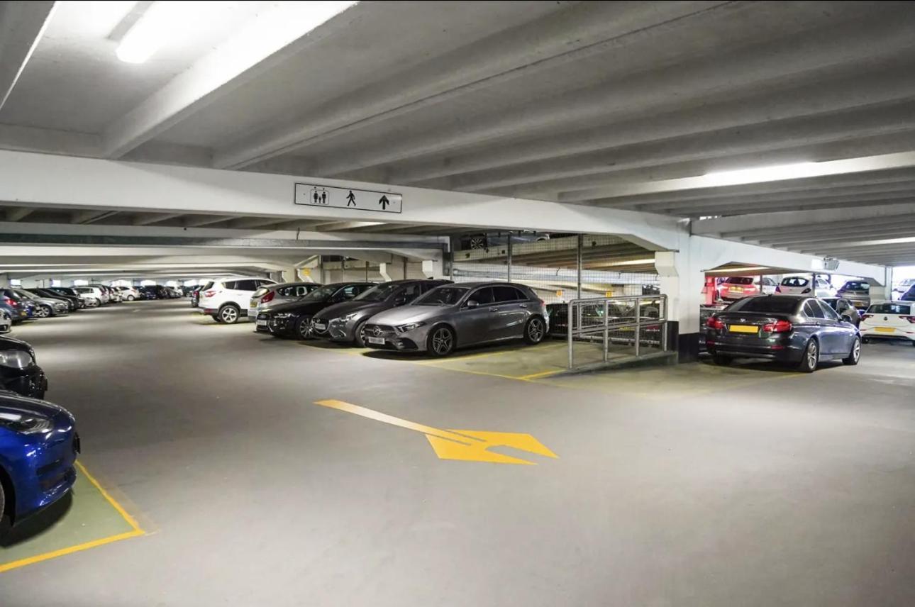 Central Leeds Dock Apt, Free Secure Parking! 2 Bed ภายนอก รูปภาพ