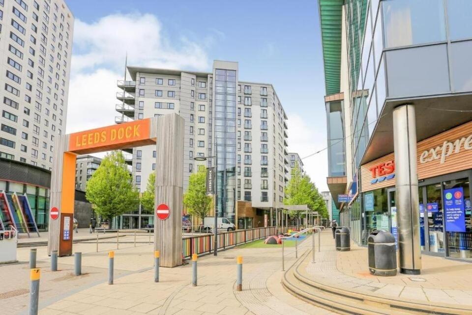 Central Leeds Dock Apt, Free Secure Parking! 2 Bed ภายนอก รูปภาพ