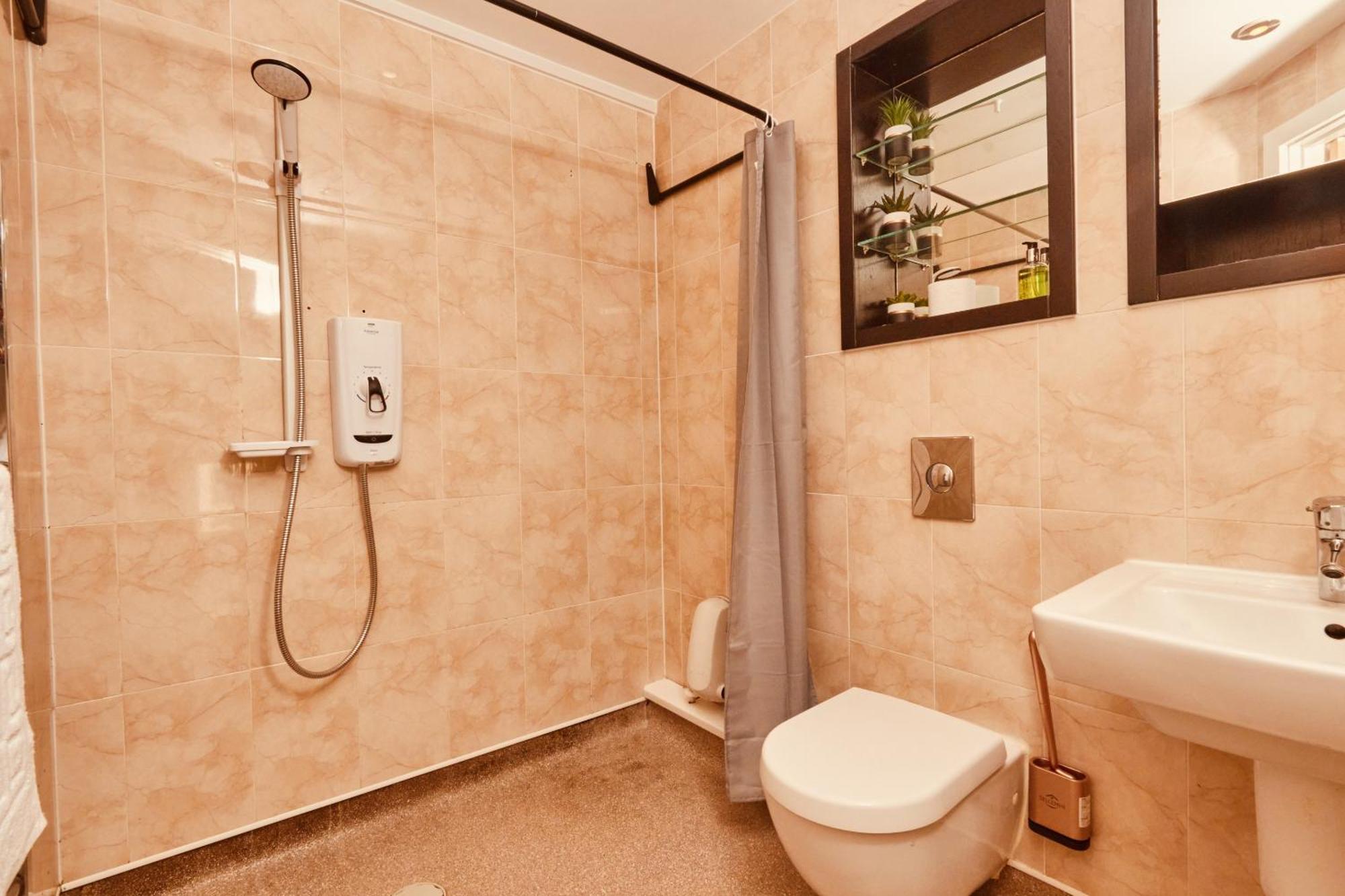 Central Leeds Dock Apt, Free Secure Parking! 2 Bed ภายนอก รูปภาพ