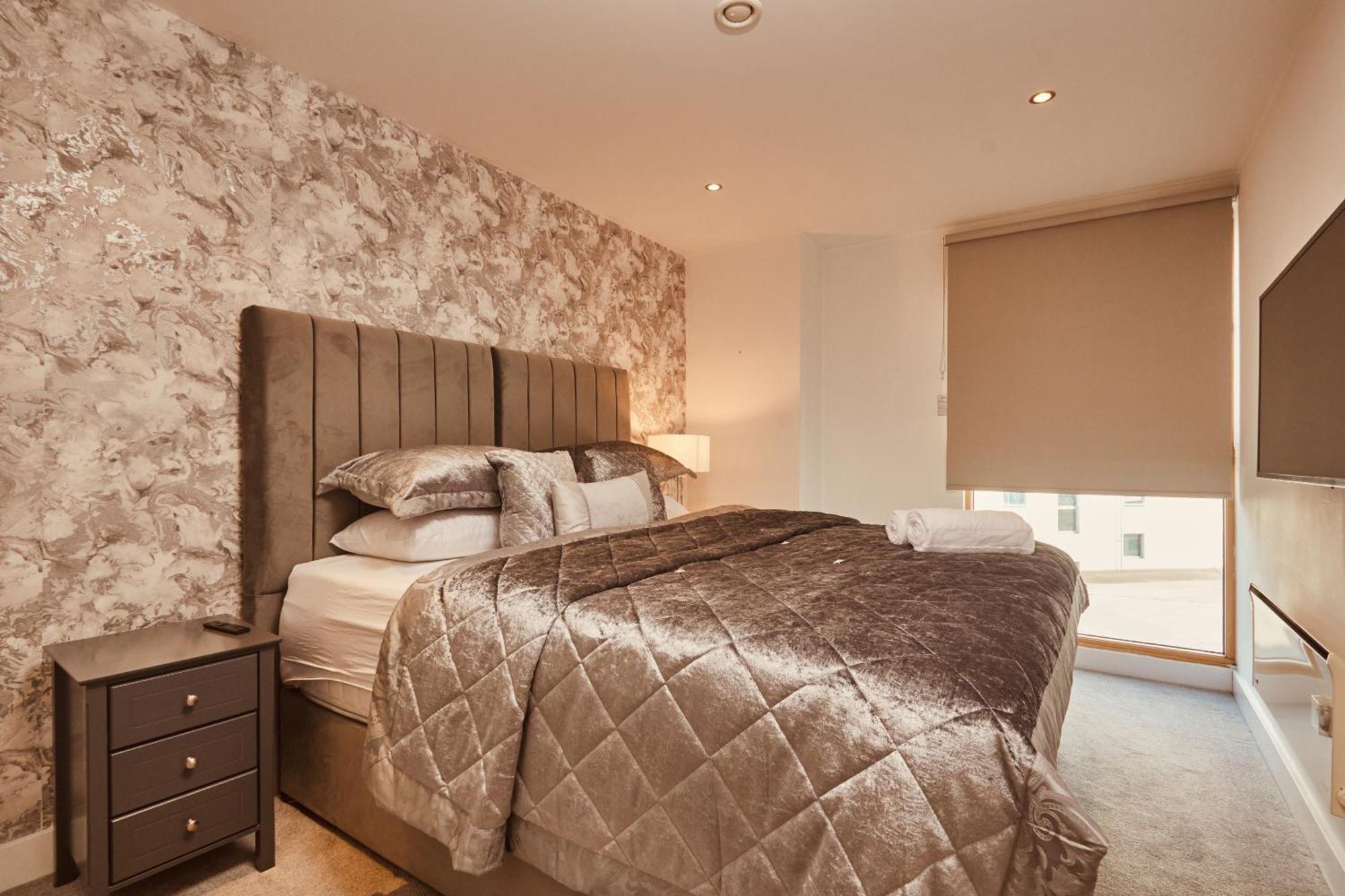 Central Leeds Dock Apt, Free Secure Parking! 2 Bed ภายนอก รูปภาพ
